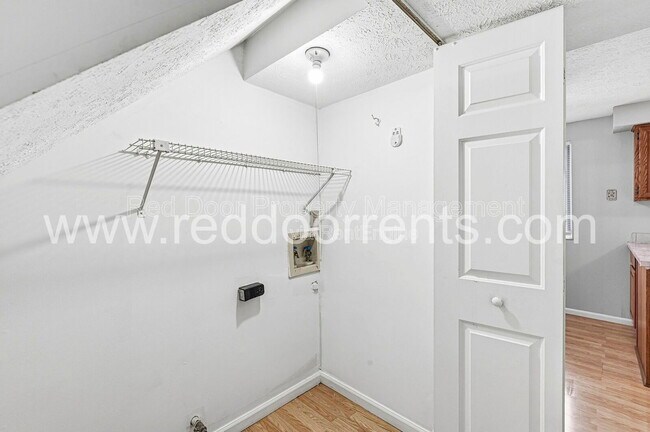 Building Photo - 8029 Cardinal Cove W