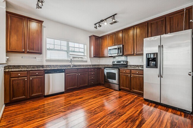 Building Photo - Riverside  Condo-RARE-Ready Now