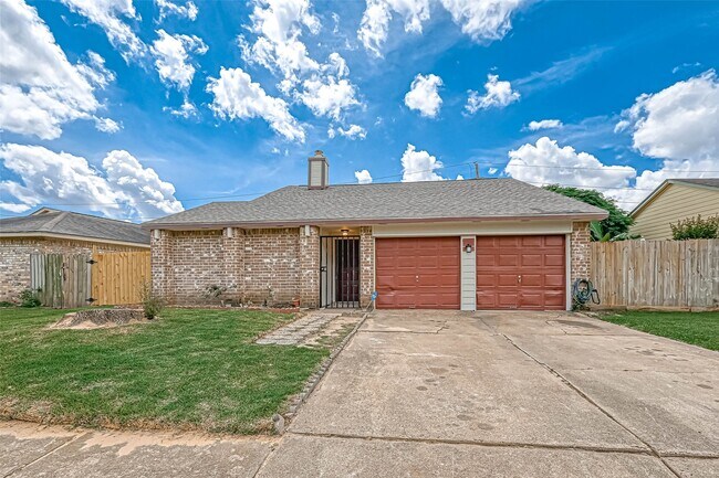 Building Photo - 16319 La Luna Dr
