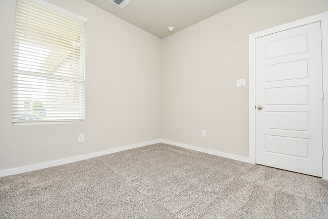 Building Photo - 2022 W Darlington Oak Ct