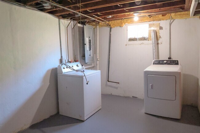 Building Photo - 1067 Melvin Dr