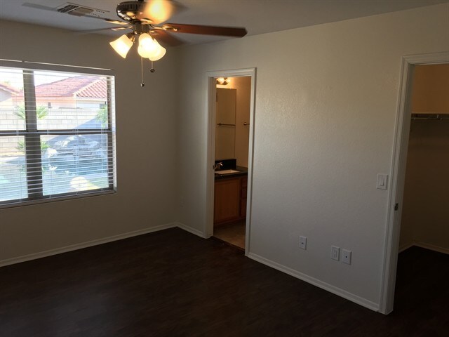 Building Photo - 10533 W Sands Dr