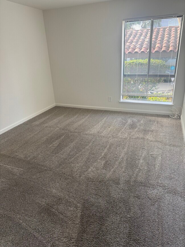 Building Photo - 39997 Cedar Blvd