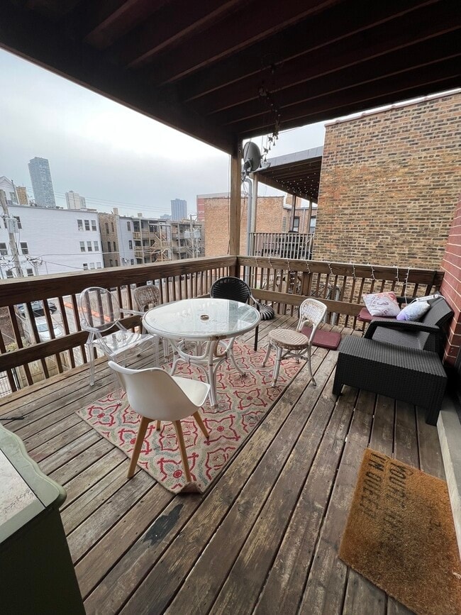 Building Photo - 4101 N Kenmore Ave