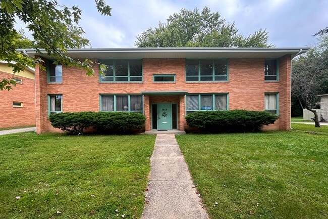 Building Photo - 2409 Fremont Ave