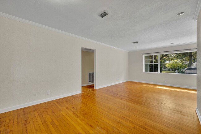 Building Photo - 1816 Mizell Ave