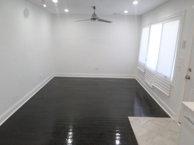 Building Photo - 14730 Honore Ave