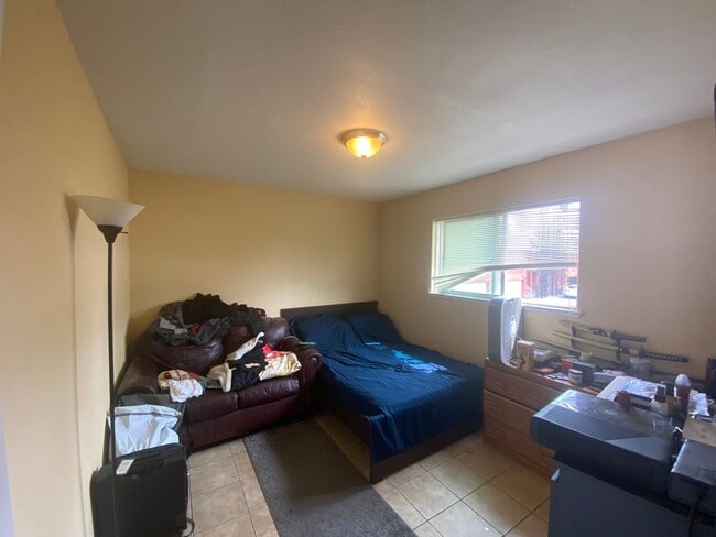 Building Photo - 2021 Sierra Rd