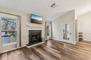 Building Photo - 430 Queens Rd