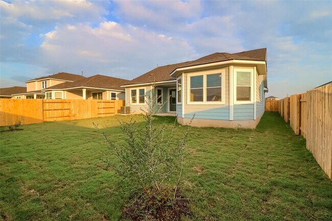 Building Photo - 207 Watercourse Wy