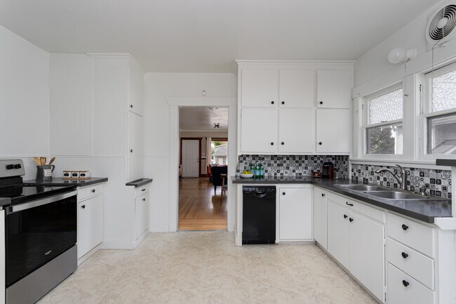 Building Photo - 3819 S G St