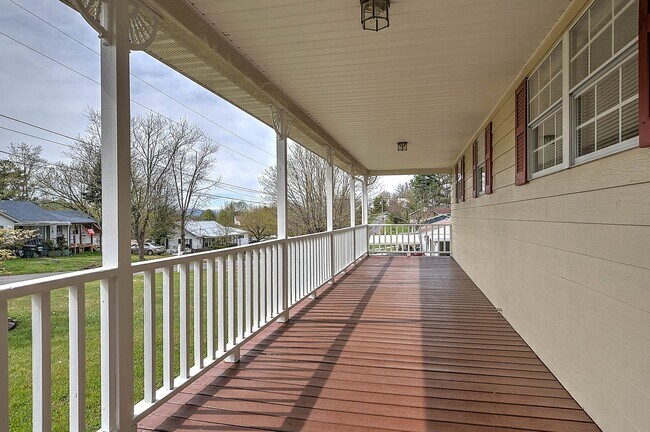 Building Photo - 307 Cypress St