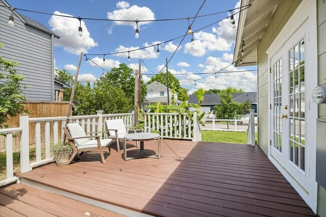 Building Photo - 623 Pecore St