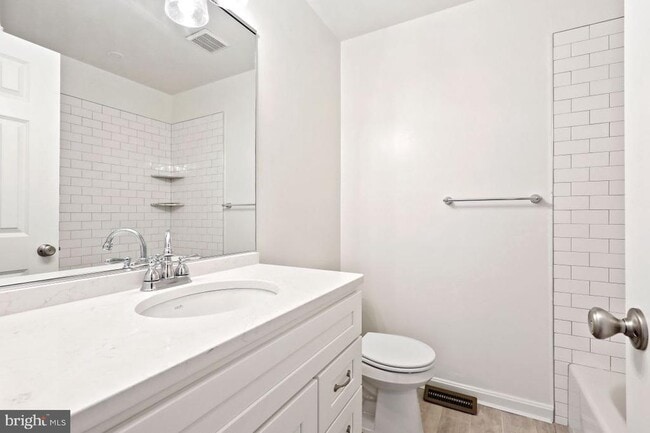Building Photo - 28 Salthill Ct