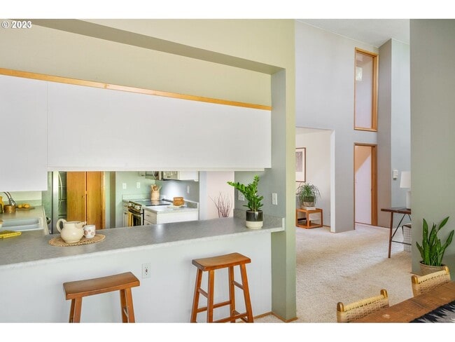 Building Photo - 2Bd/2Ba Second Floor Condo in SE with Washer & Dryer, 2 Car Dethatched Garage and a Serene Courty...