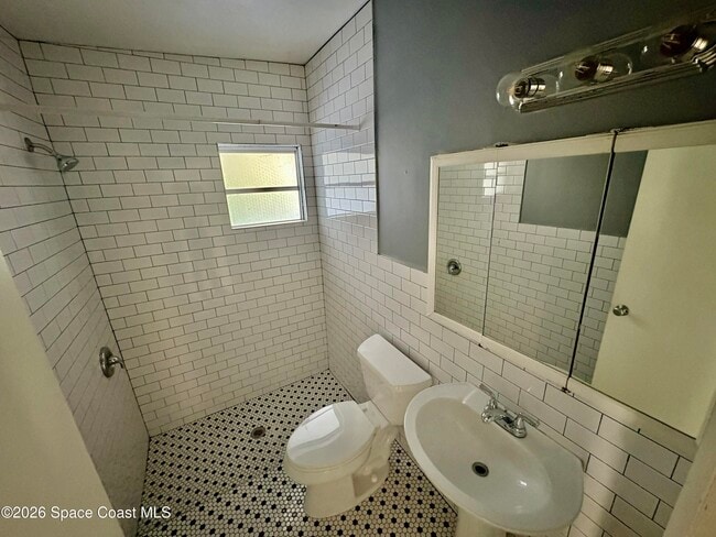 Building Photo - 6587 Towhee Dr