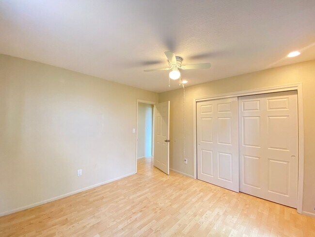 Building Photo - Spacious Home in Vista Primera