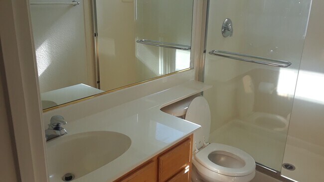 Building Photo - Spacious 3 bedroom home near Roseville Galleria Mall