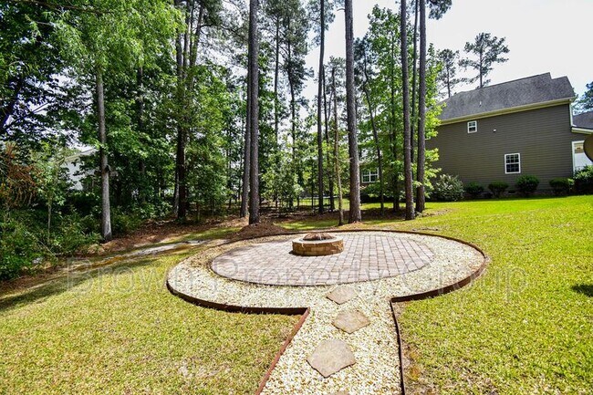 Building Photo - 10 Spring Pond Ln