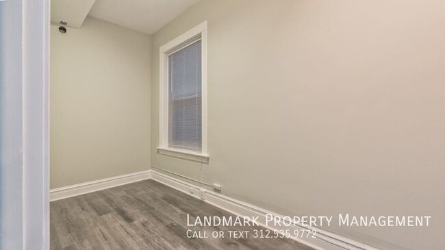 Building Photo - 2132 W Haddon-Unit 2