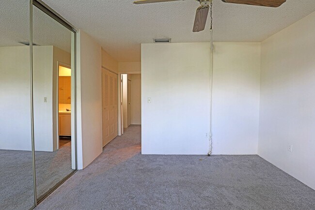 Building Photo - Cedarbend 5274-3