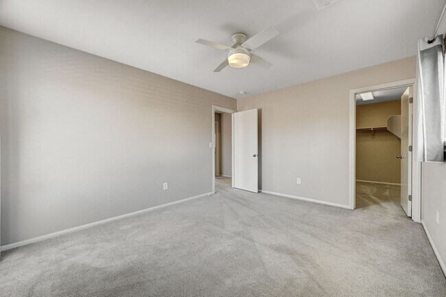 Building Photo - Stunning Southern Highlands Two Story