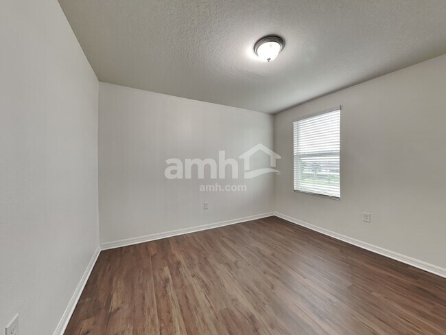 Building Photo - 10416 Flathead Dr