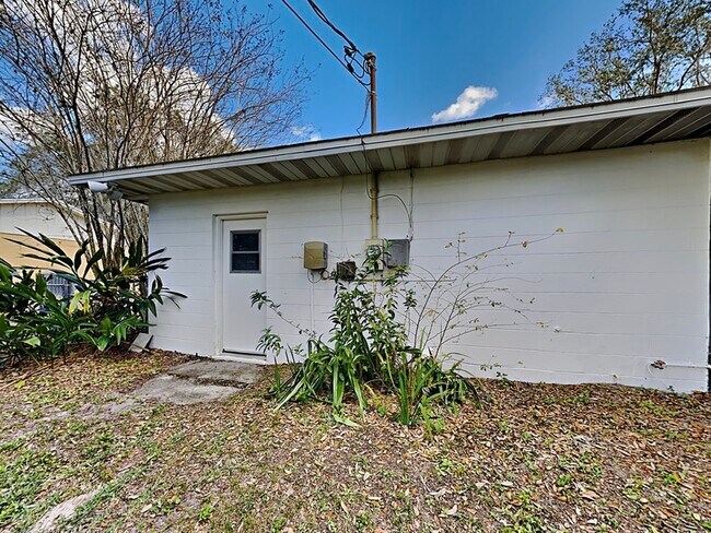 Building Photo - 2143 Creek Side Dr