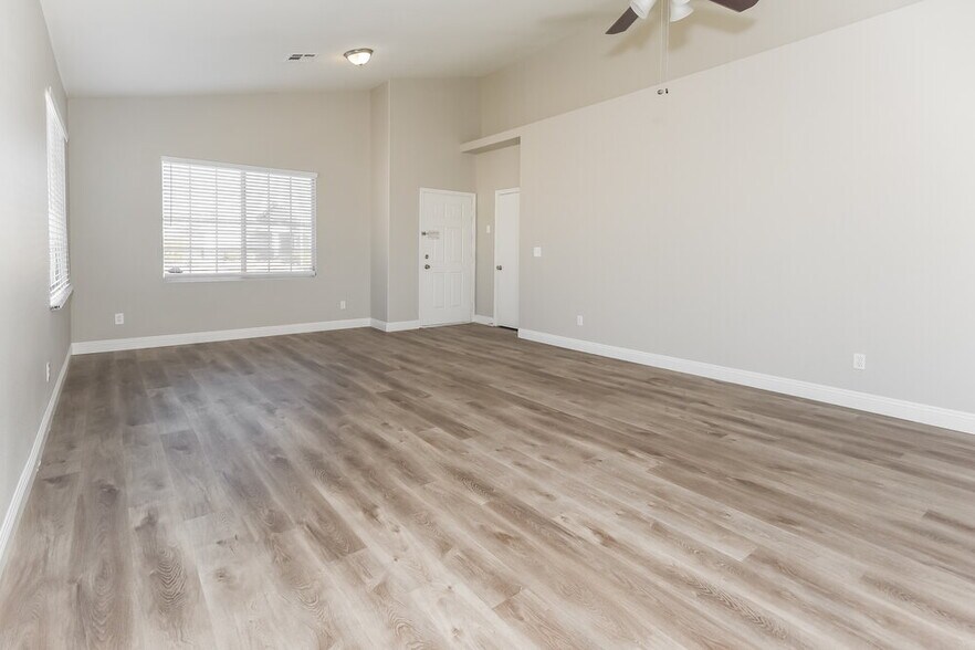 Building Photo - 2519 Hollow Oak Ave