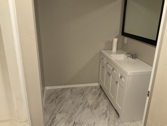 Building Photo - 85 E Caldwood Dr