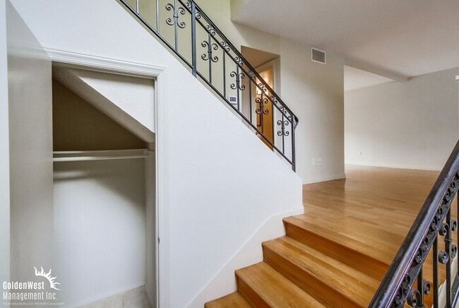 Building Photo - Beautiful Condo 2Bdm 2.5 Ba in the Heart o...