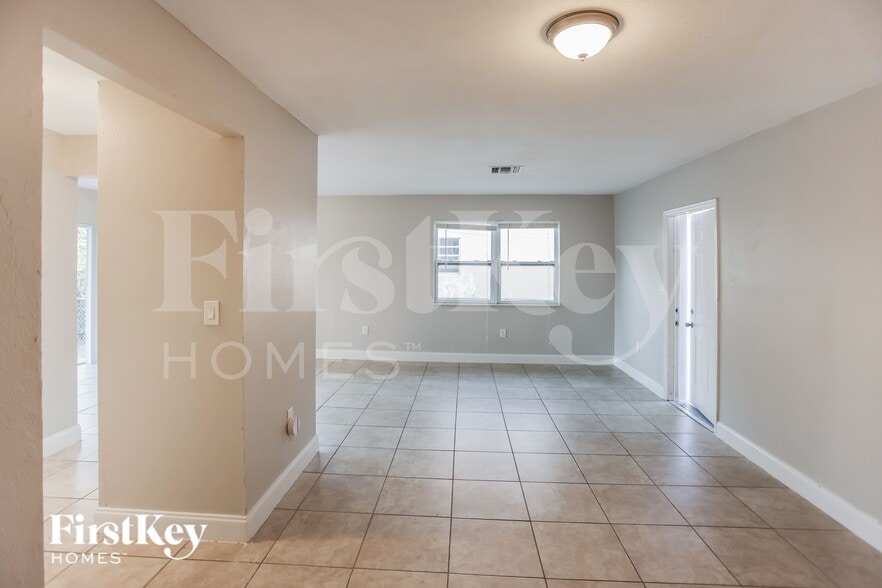 Building Photo - 9231 SW 204th Terrace