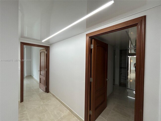 Building Photo - 251 Crandon Blvd