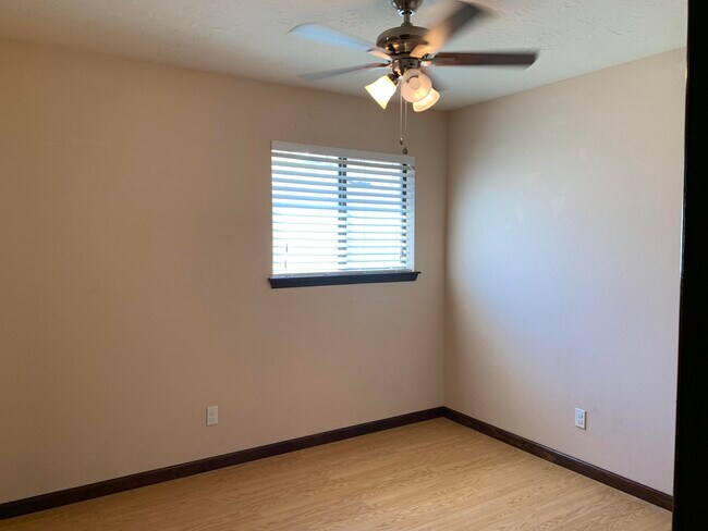 Building Photo - 6745 Ridge Top Dr