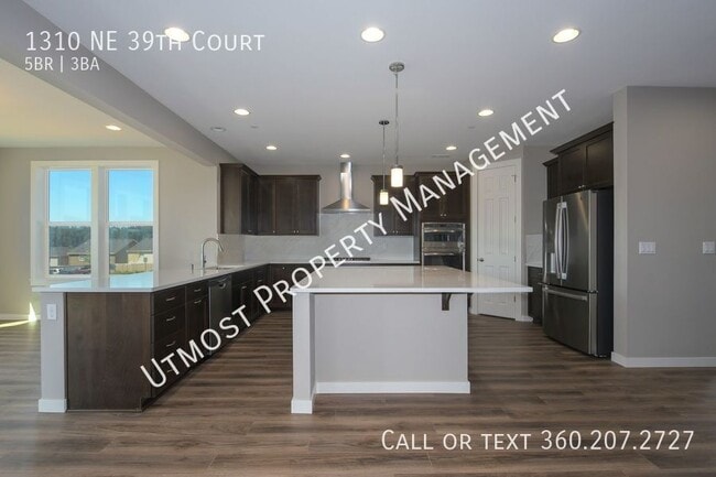 Building Photo - 1310 NE 39th Ct
