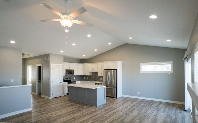 Building Photo - HUGE 4 Bed Home for Rent!
