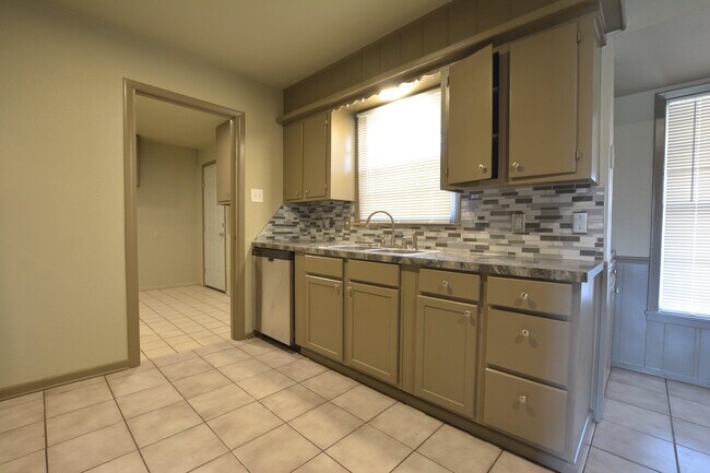 Building Photo - 4940 7th St