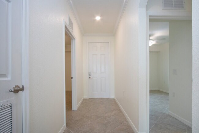 Building Photo - Riverfront Condo - 2 bed - 2 bath for rent