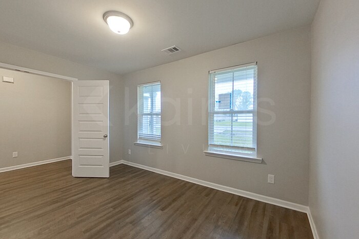 Building Photo - 101 Paper Birch Dr