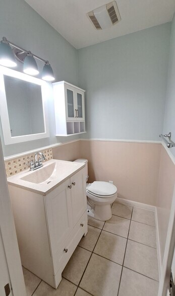 Building Photo - 3909 Ocean View Dr