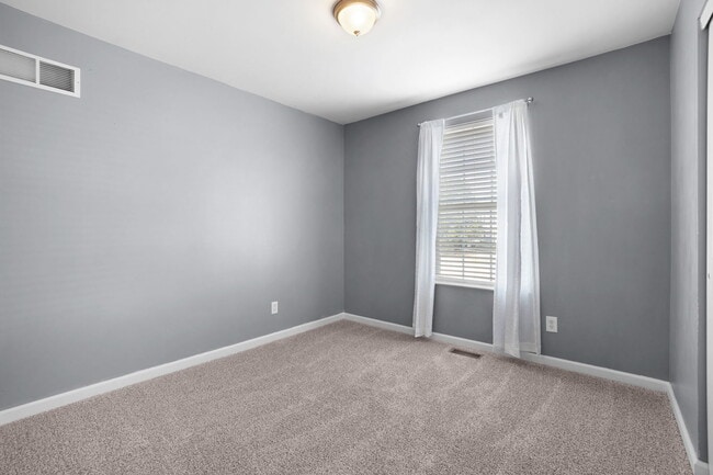 Building Photo - 128 Brookshire Creek Dr