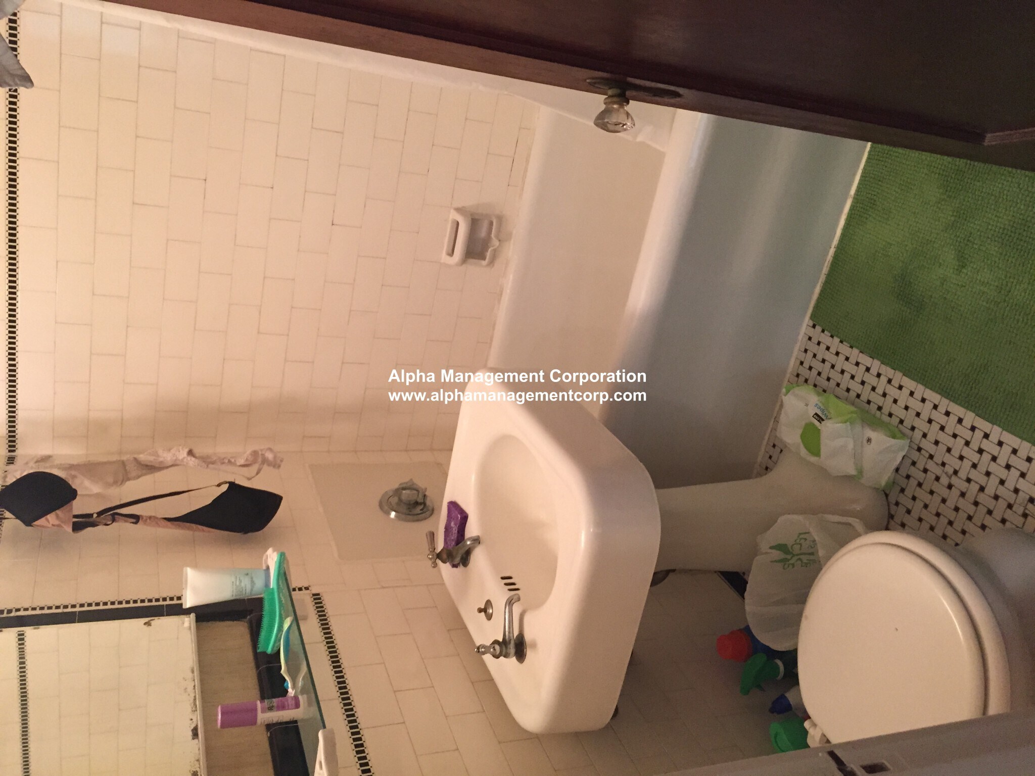 Building Photo - 349 Pleasant St