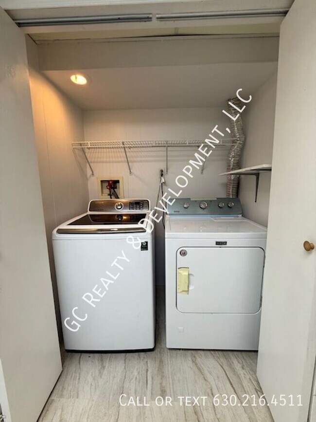 Building Photo - 885 Chelsea Ct