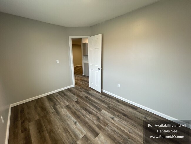 Building Photo - 300 Market St