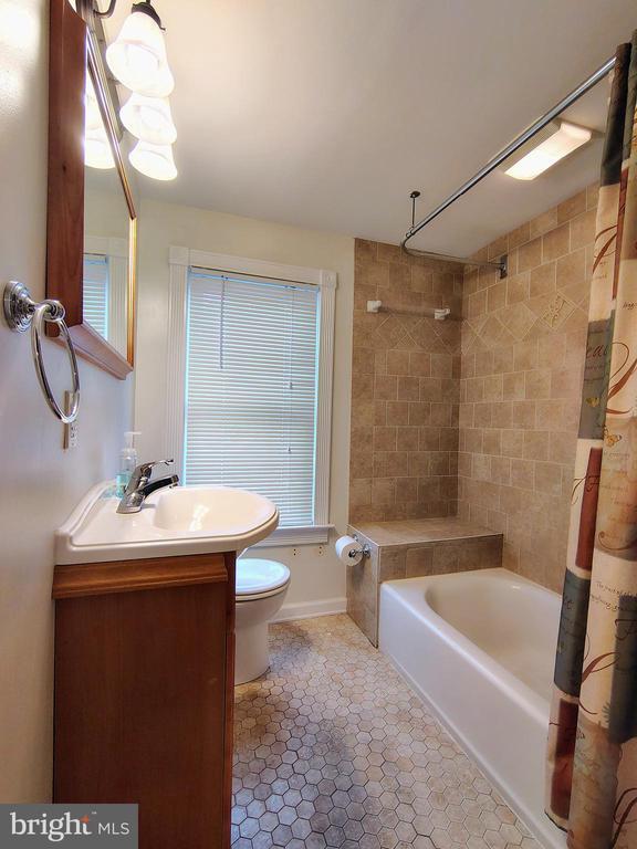 Building Photo - 518 Brunswick St