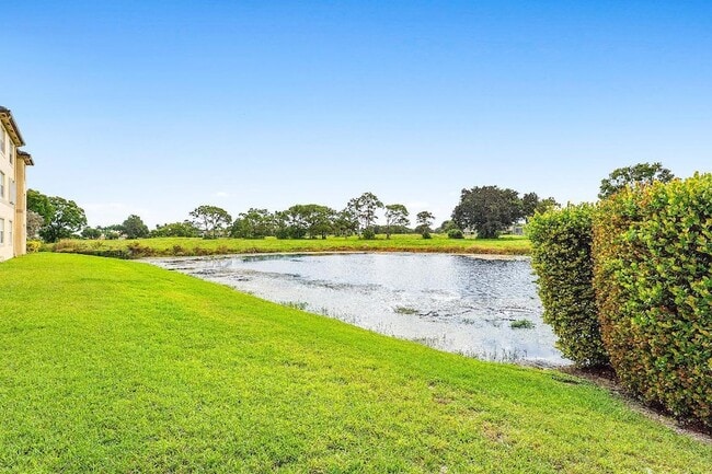 Building Photo - 2100 Greenview Shores Blvd