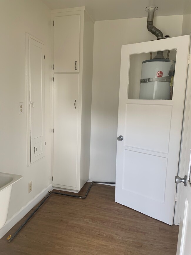 Laundry Room - 1134 W 85th St