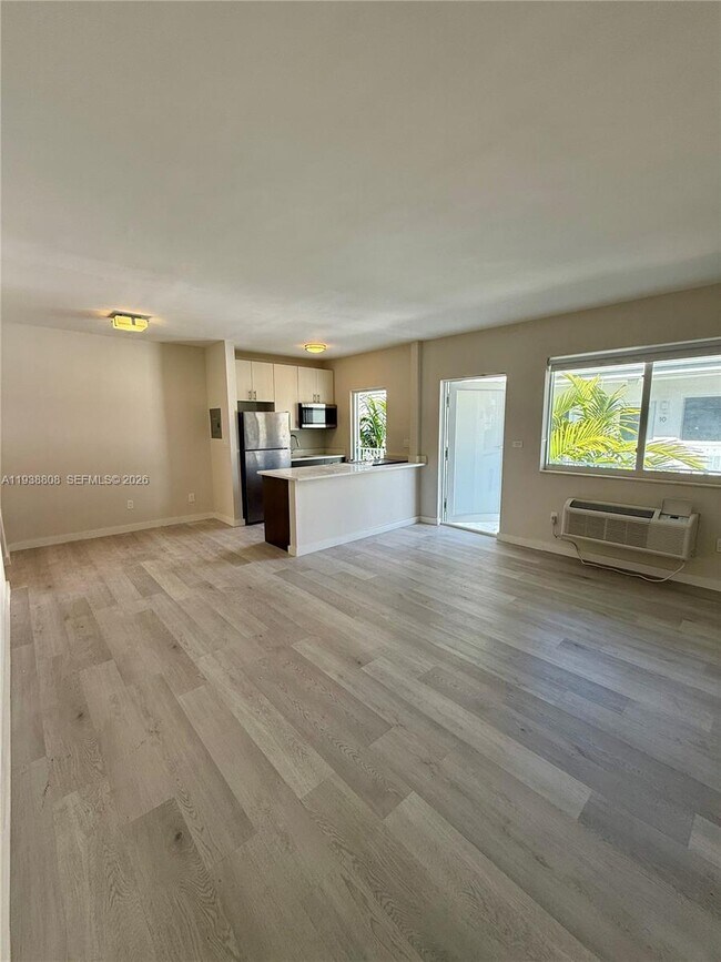 Building Photo - 1525 Michigan Ave