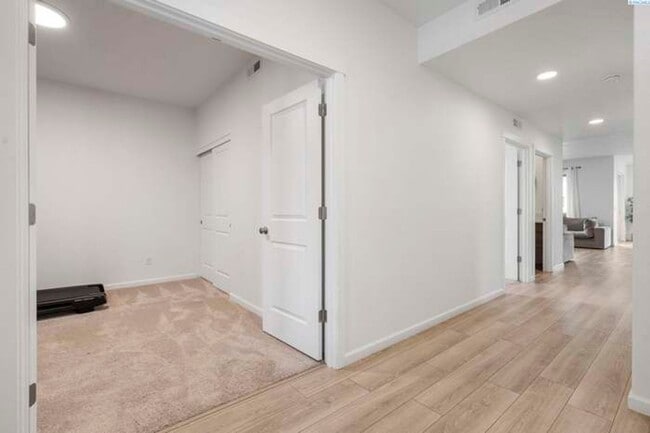 Building Photo - 308 Ruby Ave