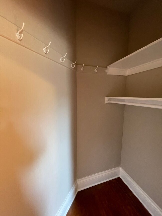 Building Photo - Newly Remodeled 2 Bed 1.5 Bath Home will L...